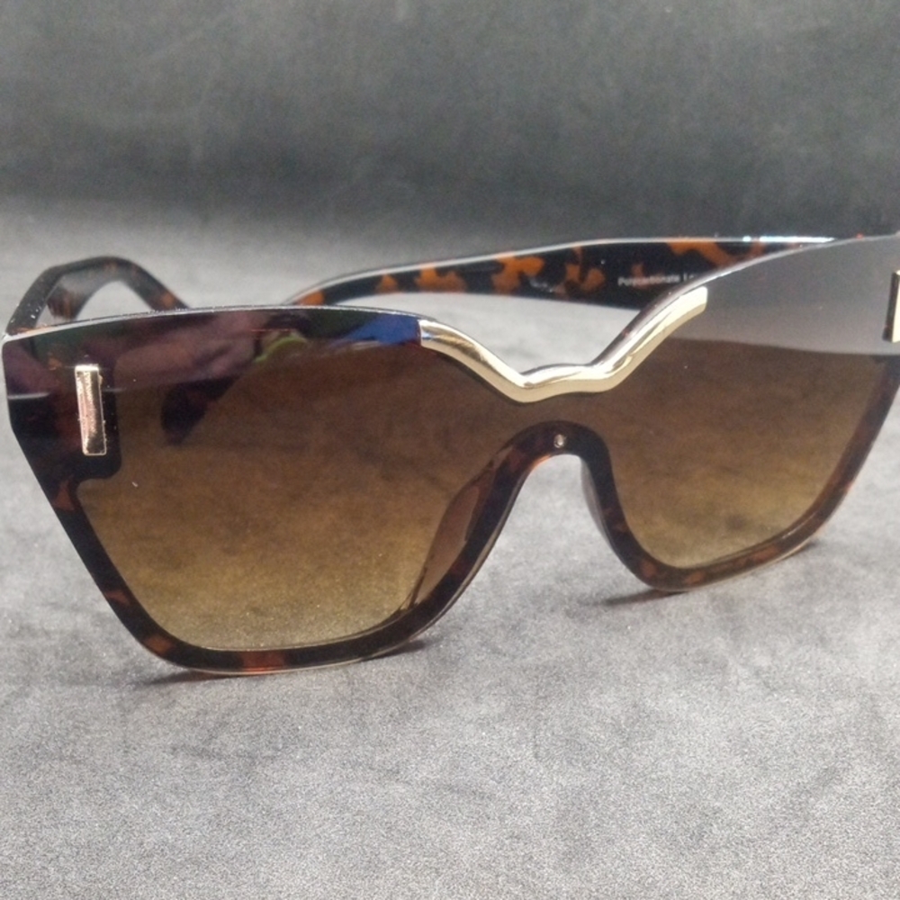 Brown Oversized Shield Sunglasses with Gradient Lenses Pre-owned